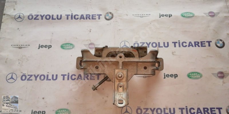 Çıkma Mercedes w156 gla serisi motor kulağı A2462402517 Parça