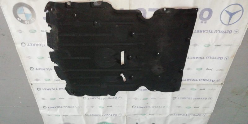 Çıkma Bmw i8 mator muhafaza plastigi 001044 Parça