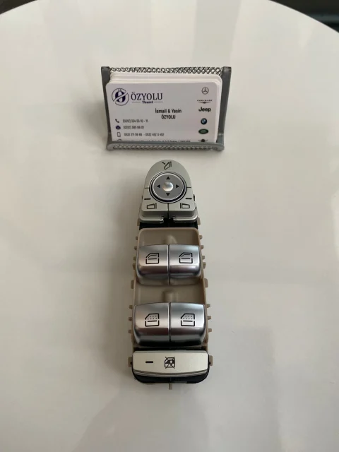 MERCEDES W213 E Serisi Sol Ön Cam Düğmesi A2059056811 · çıkma yedek parça fotoğrafı