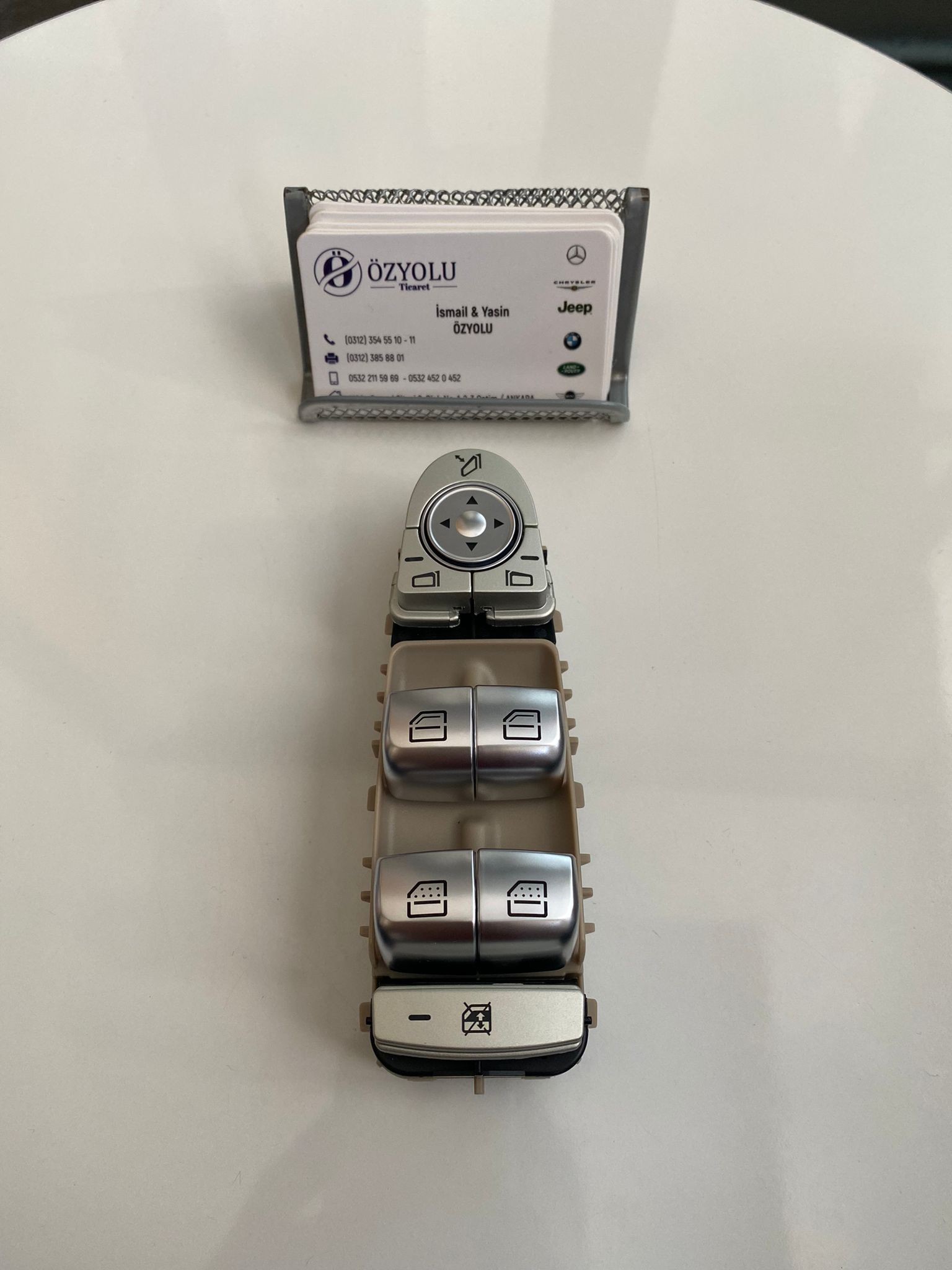 Mercedes-Benz C Serisi MERCEDES W205 C Serisi Sol Ön Cam Düğmesi A2059056811
