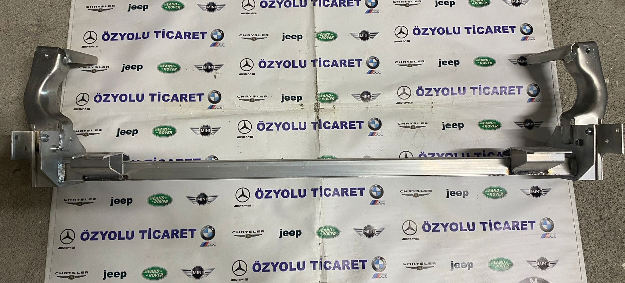 Mercedes-Benz A Serisi Mercedes W176 A Serisi Radyatör Alt Travers A2466200019