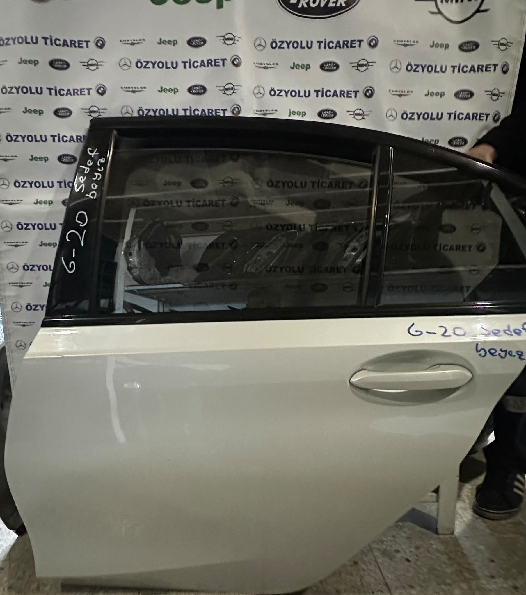 Bmw G20 Sol Arka Kapı Sedef Beyaz