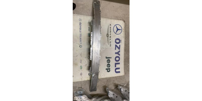 MERCEDES W205 C SERİSİ ÖN TAMPON DEMİRİ 0010332