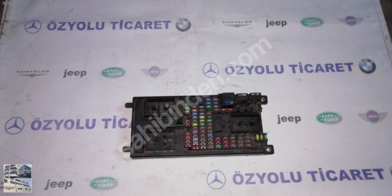 Land rover discovery 3 sigorta tablası YQE500300