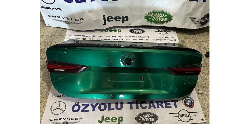 BMW G82 M4 Arka Bagaj Kapağı Hatasız Yeşil
