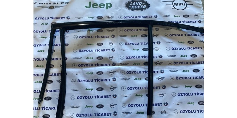 BMW G20 Sol Arka Kapı Üst Cam Sıyırıcı Parlak Siyah 7407405