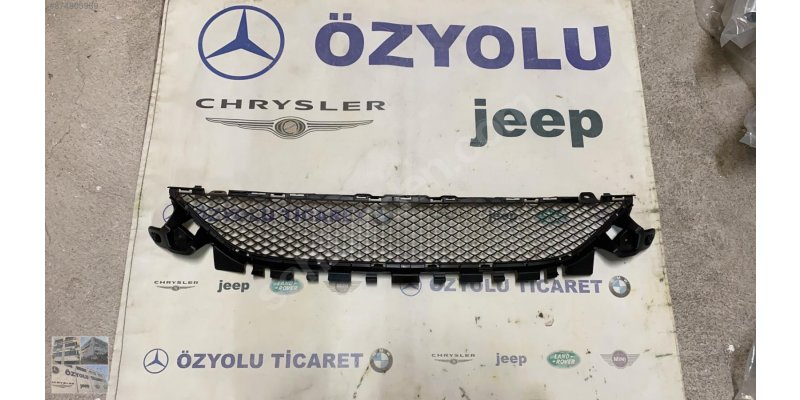 MERCEDES W205 C SERİSİ AMG ÖN TAMPON ORTA IZGARA 0010335